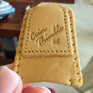 Clover Leather Coin Thimble - Medium, Good Condition